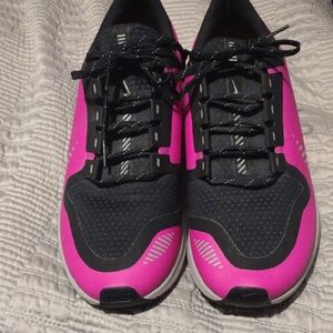 Nike Women's Black and Pink Sneakers